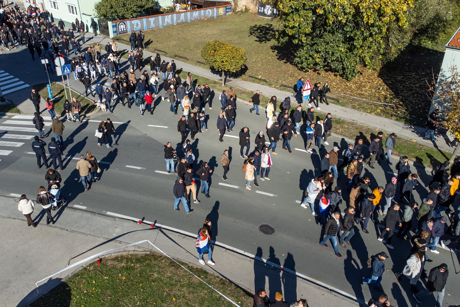 Vukovar: Kolona sjećanja iz zraka Vukovar: Kolona sjećanja iz zraka