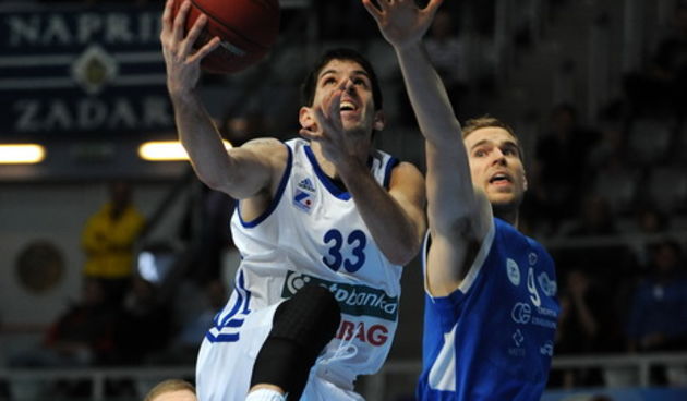 Zadar, 130413.
Dvorana Kresimira Cosica. 
5. kolo A1 kosarkaske lige za prvaka izmedju KK Zadar i KK Kvarner.
Na fotografiji: detalj s utakmice; Prostran (33), Juricic (9).
Foto: Luka Gerlanc / CROPIX