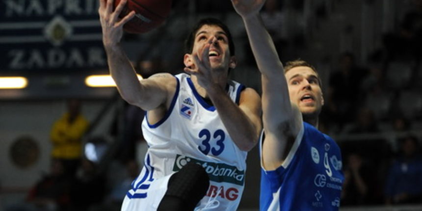 Zadar, 130413.
Dvorana Kresimira Cosica.
5. kolo A1 kosarkaske lige za prvaka izmedju KK Zadar i KK Kvarner.
Na fotografiji: detalj s utakmice; Prostran (33), Juricic (9).
Foto: Luka Gerlanc / CROPIX Zadar, 130413.
Dvorana Kresimira Cosica.
5. kolo A1 kosarkaske lige za prvaka izmedju KK Zadar i KK Kvarner.
Na fotografiji: detalj s utakmice; Prostran (33), Juricic (9).
Foto: Luka Gerlanc / CROPIX