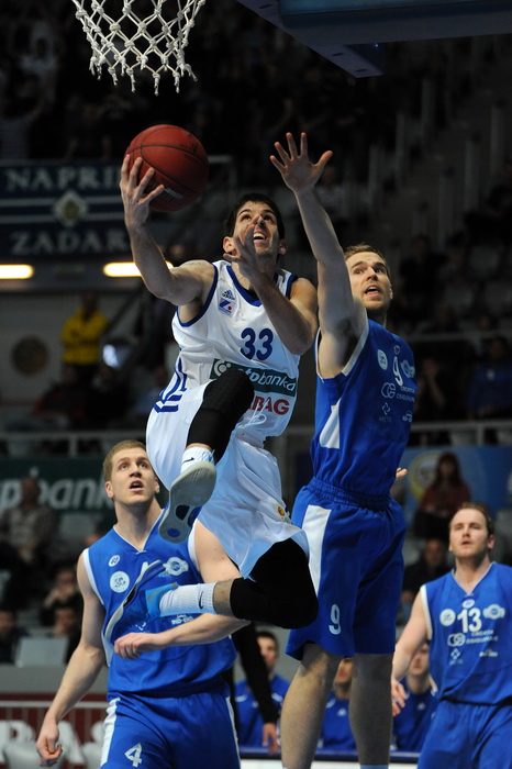 Zadar, 130413.
Dvorana Kresimira Cosica.
5. kolo A1 kosarkaske lige za prvaka izmedju KK Zadar i KK Kvarner.
Na fotografiji: detalj s utakmice; Prostran (33), Juricic (9).
Foto: Luka Gerlanc / CROPIX Zadar, 130413.
Dvorana Kresimira Cosica.
5. kolo A1 kosarkaske lige za prvaka izmedju KK Zadar i KK Kvarner.
Na fotografiji: detalj s utakmice; Prostran (33), Juricic (9).
Foto: Luka Gerlanc / CROPIX