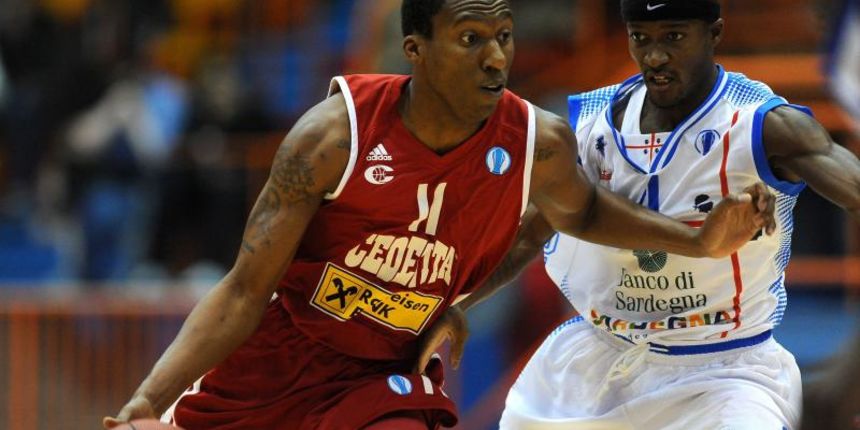 06.11.2013., Dom sportova, Zagreb – Eurocup, skupina B, 04. kolo, KK Cedevita – Banco di Sardegna Sassari. Nolan Smith, Marques Green. Photo: Daniel Kasap/PIXSELL 06.11.2013., Dom sportova, Zagreb – Eurocup, skupina B, 04. kolo, KK Cedevita – Banco di Sardegna Sassari. Nolan Smith, Marques Green. Photo: Daniel Kasap/PIXSELL