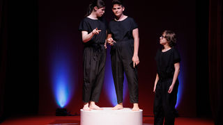 Igrajmo se: Zabranjeno mlađima od 15 strana A