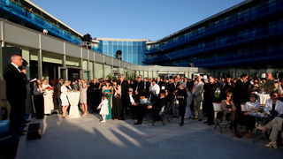 Zadar, 040512.
Falkensteiner Hotel & Spa Iadera u Punta Skali u Petrcanima kraj Zadra. Investicija vrijedna 160 milijuna eura prema rijecima celnih ljudi isplatila se. Hotel koji je otvoren lani u srpnju, danas je otvoren i sluzbeno. Na otvorenju su bile Zadar, 040512.
Falkensteiner Hotel & Spa Iadera u Punta Skali u Petrcanima kraj Zadra. Investicija vrijedna 160 milijuna eura prema rijecima celnih ljudi isplatila se. Hotel koji je otvoren lani u srpnju, danas je otvoren i sluzbeno. Na otvorenju su bile