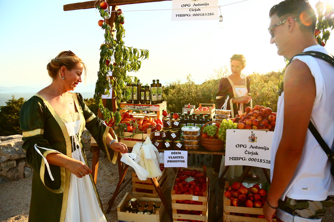 Sajam “Luka i igara” na vidikovcu Kamenjak Sajam “Luka i igara” na vidikovcu Kamenjak