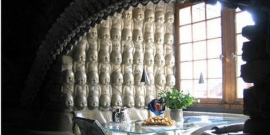 Giger bar (foto: http://andfunforall.blogspot.com) Giger bar (foto: http://andfunforall.blogspot.com)