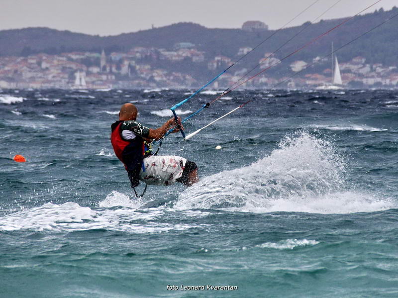 Kiteri i surferi uživali u jakom jugu