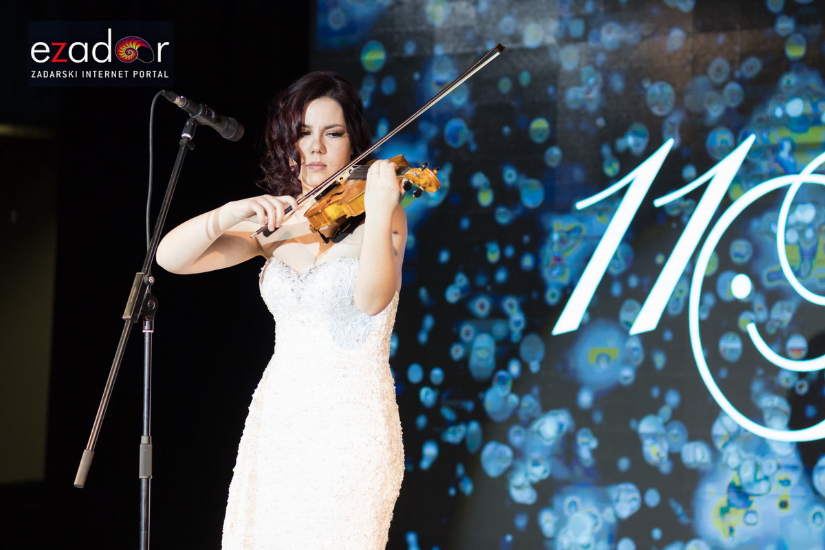 11. Festival vjenčanja: Modna revija vjenčanica i svečanih haljina te revija cvijeća i koncert Sandija Cenova 11. Festival vjenčanja: Modna revija vjenčanica i svečanih haljina te revija cvijeća i koncert Sandija Cenova