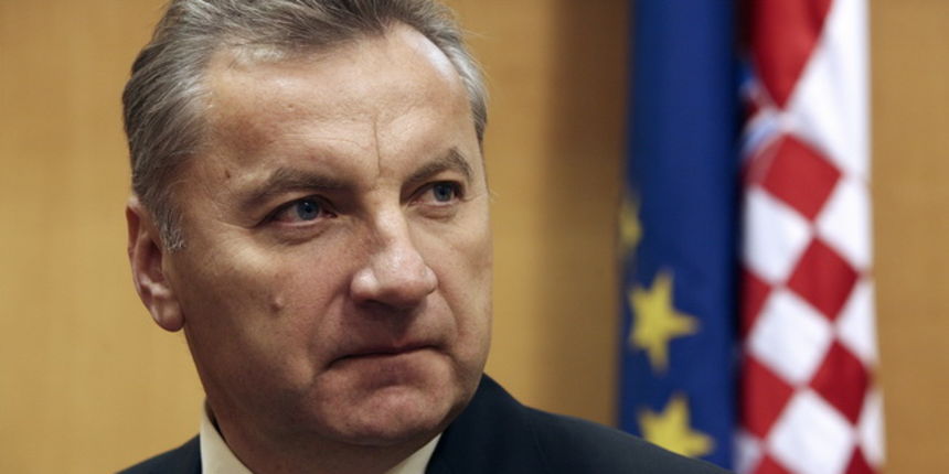 Zagreb, 041209. Nastavak 15. sjednice Hrvatskoga sabora. Zastupnici donose novi Zakon o radu. Ministar Gospodarstava Djuro Popijac na redovnoj sjednici Hrvatskog Sabora. Foto: Damjan Tadic / CROPIX