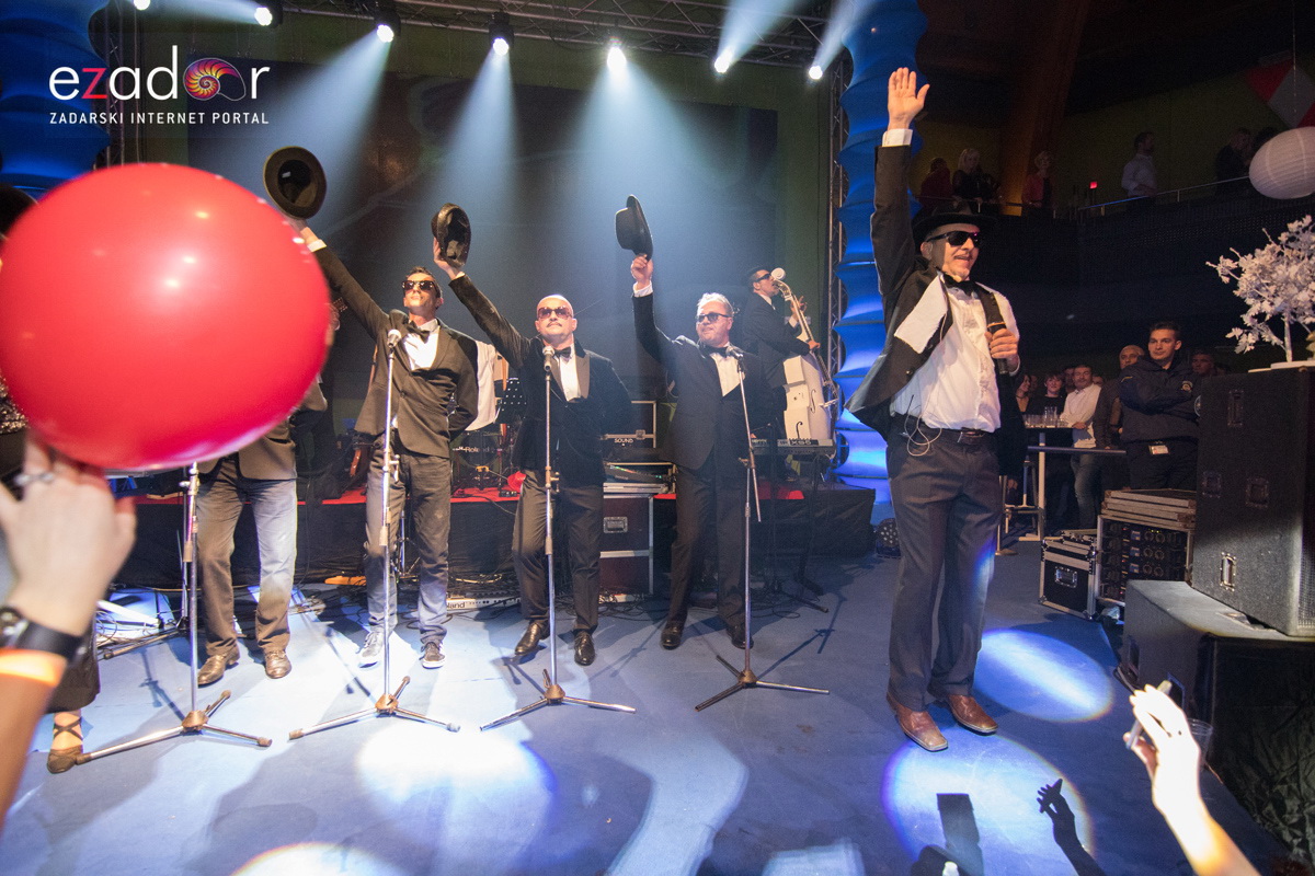 Ludnica u Saturnusu: Najbolji doček u svemiru i šire Ludnica u Saturnusu: Najbolji doček u svemiru i šire