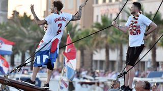 Svečani doček zadarskih Vatrenih: Jedrenjakom Branimir plovili od Gradskog mosta do gata na zadarskoj rivi