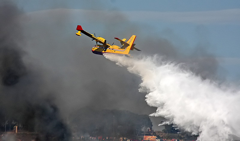 Požar na Plovaniji (foto: Marin Gospić) Požar na Plovaniji (foto: Marin Gospić)