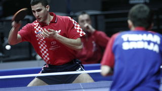 Split, 020310.
Spaladium Arena.
Trece kolo Europske lige u stolnom tenisu odrzalo se u Spaladium Areni gdje su snage odmjerili reprezentacija Hrvatske sa Srbijom u muskoj kategoriji i reprezentacija Hrvatske sa Madjarskom u zenskoj kategoriji.
Spektakl je Split, 020310.
Spaladium Arena.
Trece kolo Europske lige u stolnom tenisu odrzalo se u Spaladium Areni gdje su snage odmjerili reprezentacija Hrvatske sa Srbijom u muskoj kategoriji i reprezentacija Hrvatske sa Madjarskom u zenskoj kategoriji.
Spektakl je