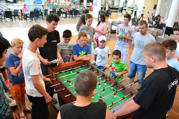 Supernova: Nogometno ludilo i izvlačenje dobitnika automobila Audi A1 Supernova: Nogometno ludilo i izvlačenje dobitnika automobila Audi A1