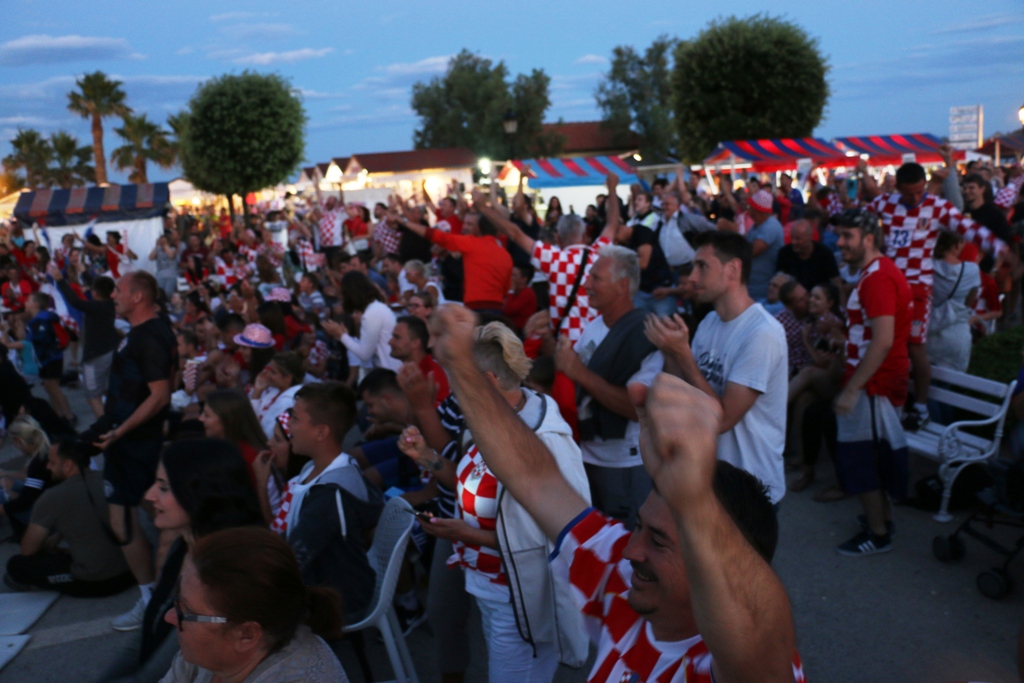 Virski navijači podržali Vatrene Virski navijači podržali Vatrene
