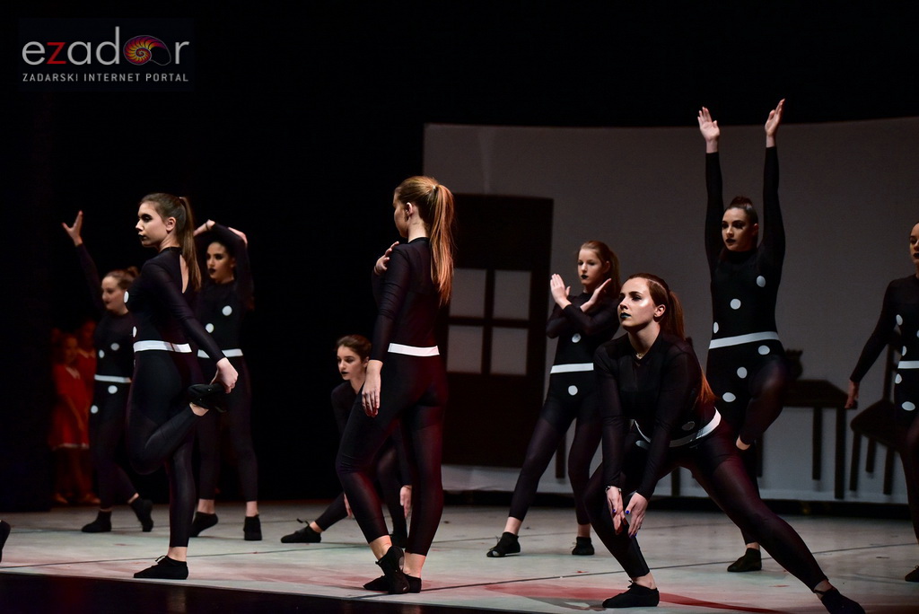 Predstava “Odgojoj” Plesne udruge Gesta u HNK Zadar
