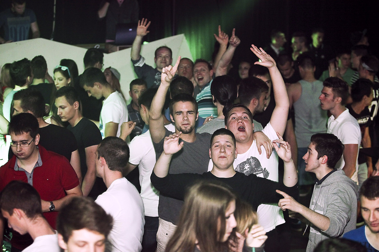 Subota u zagrebačkom Aquariusu protekla je u zagrijavanju za Moonsplash festival koji će se u zrćanskom Aquariusu održati od 11. do 13. kolovoza. Na Moonsplashu će nastupiti planetarne zvijezde elektroničke glazbe: Benny Benassi, Merk & Kremont, Dimitri V Subota u zagrebačkom Aquariusu protekla je u zagrijavanju za Moonsplash festival koji će se u zrćanskom Aquariusu održati od 11. do 13. kolovoza. Na Moonsplashu će nastupiti planetarne zvijezde elektroničke glazbe: Benny Benassi, Merk & Kremont, Dimitri V