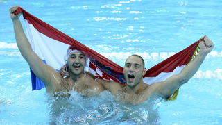 London, 120812.
Vaterpolo Arena.
Hrvatska muska vaterpolo reprezentacija igra finalnu utakmicu protiv Italije tijekom Olimpijskih Igara u Londonu.
Na fotografiji: Hrvatska je osvojila zlatnu medalju.
Foto: Drago Sopta / CROPIX London, 120812.
Vaterpolo Arena.
Hrvatska muska vaterpolo reprezentacija igra finalnu utakmicu protiv Italije tijekom Olimpijskih Igara u Londonu.
Na fotografiji: Hrvatska je osvojila zlatnu medalju.
Foto: Drago Sopta / CROPIX