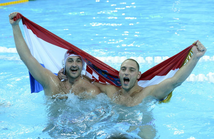 London, 120812.
Vaterpolo Arena.
Hrvatska muska vaterpolo reprezentacija igra finalnu utakmicu protiv Italije tijekom Olimpijskih Igara u Londonu.
Na fotografiji: Hrvatska je osvojila zlatnu medalju.
Foto: Drago Sopta / CROPIX London, 120812.
Vaterpolo Arena.
Hrvatska muska vaterpolo reprezentacija igra finalnu utakmicu protiv Italije tijekom Olimpijskih Igara u Londonu.
Na fotografiji: Hrvatska je osvojila zlatnu medalju.
Foto: Drago Sopta / CROPIX