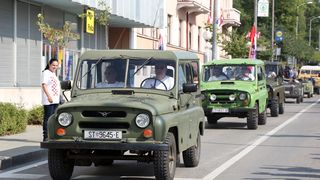 Knin: Mimohod motocikala i starodobnih vojnih vozila