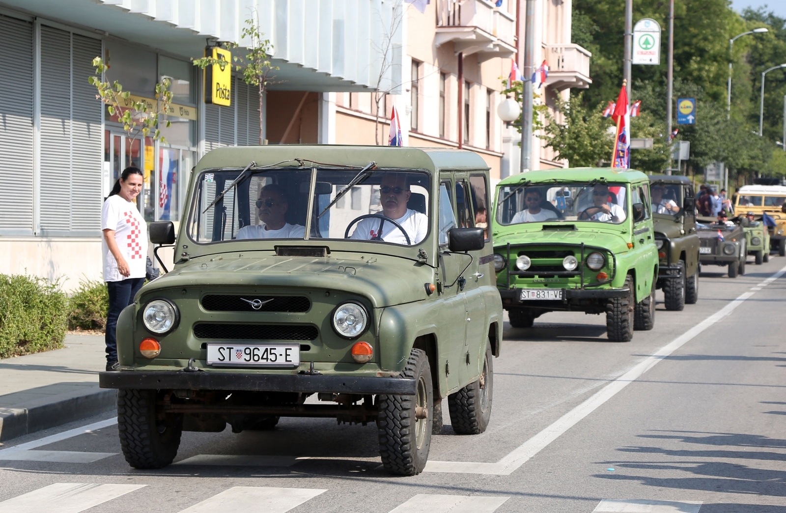 Knin: Mimohod motocikala i starodobnih vojnih vozila