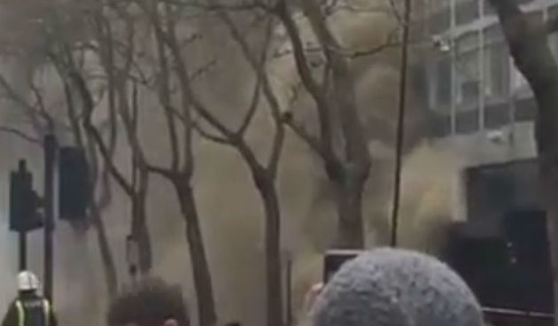 London: Požar u zgradi Visokog suda,Screenshot: Youtube