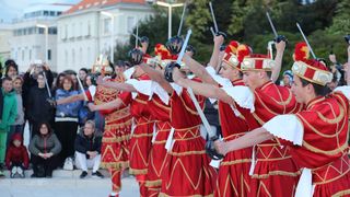 HGD Sv. Cecilija izvelo korčulanski viteški ples “Moreška” na Pozdravu suncu