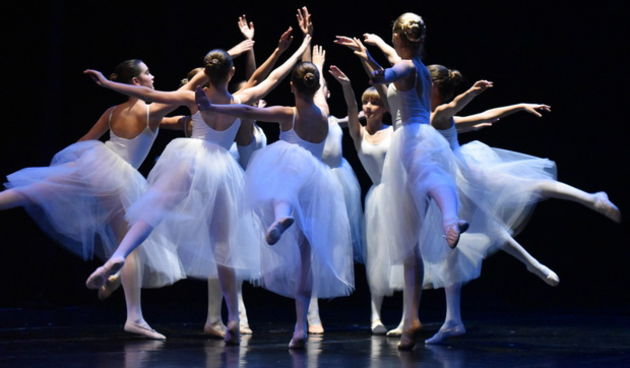 Plesni odjel Blagoja Berse u HNK Zadar Božićna čestitka