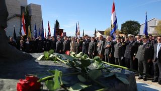 Kolonom sjećanja i polaganjem vijenaca obilježena 23. obljetnica stradanja Škabrnje, Foto: Filip Brala/PIXSELL Kolonom sjećanja i polaganjem vijenaca obilježena 23. obljetnica stradanja Škabrnje, Foto: Filip Brala/PIXSELL