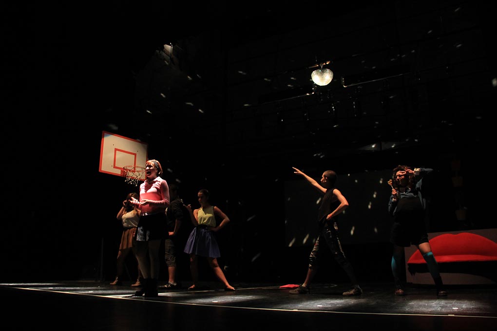 U suradnji HNK Zadar i Kazališne udruge “Igrajmo se” premijerno je izvedena predstava “Sasvim sam popubertetio” u režiji Žane Bumber. foto: Iva Perinčić U suradnji HNK Zadar i Kazališne udruge “Igrajmo se” premijerno je izvedena predstava “Sasvim sam popubertetio” u režiji Žane Bumber. foto: Iva Perinčić