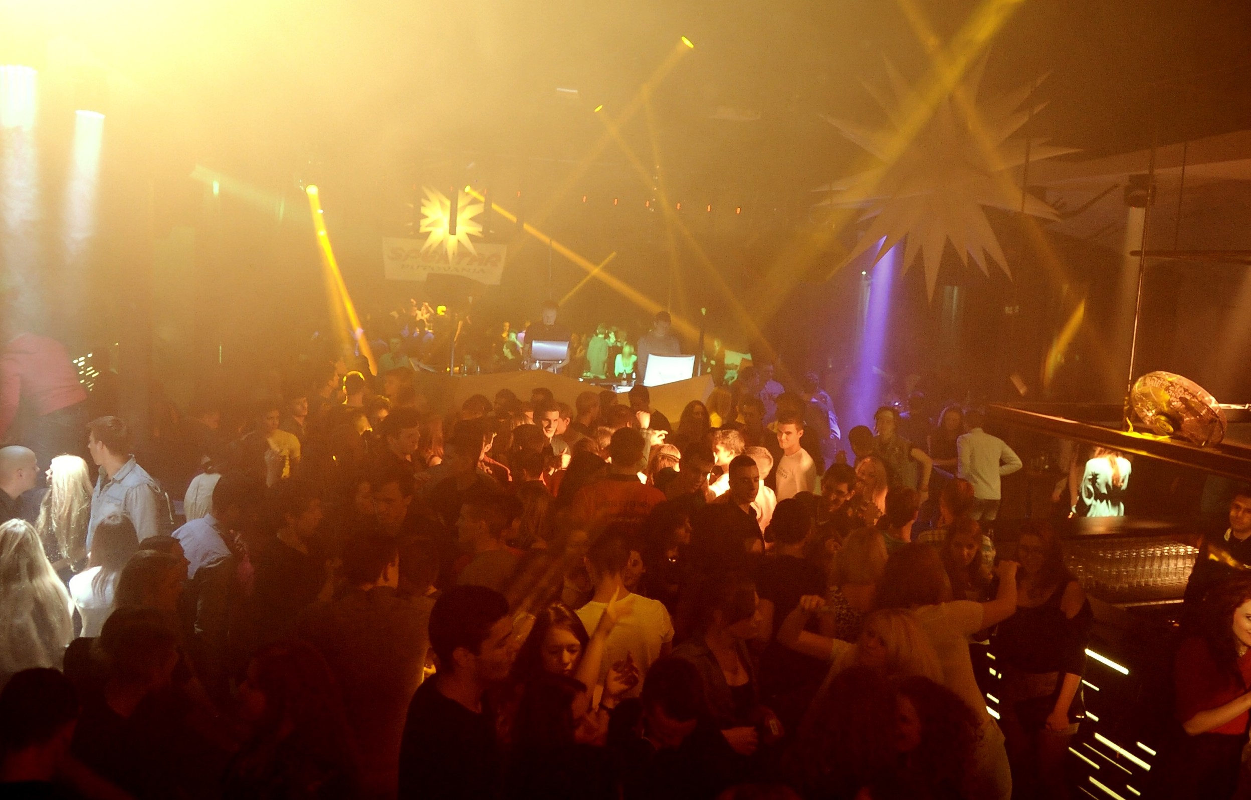 Spektar party u Aquarius klubu