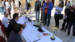 Na zadarskom Narodnom trgu najavljen Virski maraton 2016. Foto: Kažimir Škrbić/Virski list Na zadarskom Narodnom trgu najavljen Virski maraton 2016. Foto: Kažimir Škrbić/Virski list