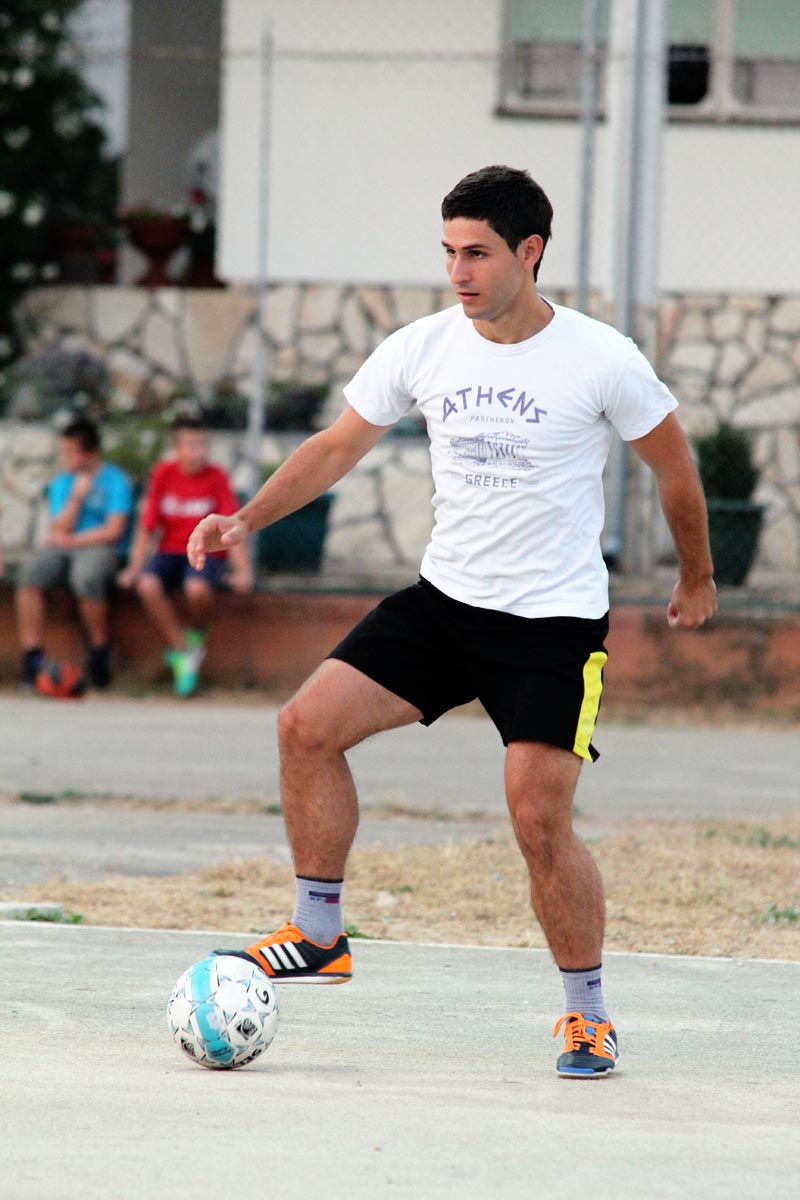 Na Stanovima se uz boćarski turnir održao i revijalni nogometni turnir. Osim prijavljenih ekipa, snage su ponovno odmjeravali liječnici Opće bolnice Zadar i predstavnici poglavarstva Grada Zadra. Na Stanovima se uz boćarski turnir održao i revijalni nogometni turnir. Osim prijavljenih ekipa, snage su ponovno odmjeravali liječnici Opće bolnice Zadar i predstavnici poglavarstva Grada Zadra.