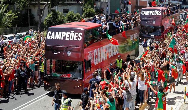 Doček reprezentaciji Portugala, foto: Hina