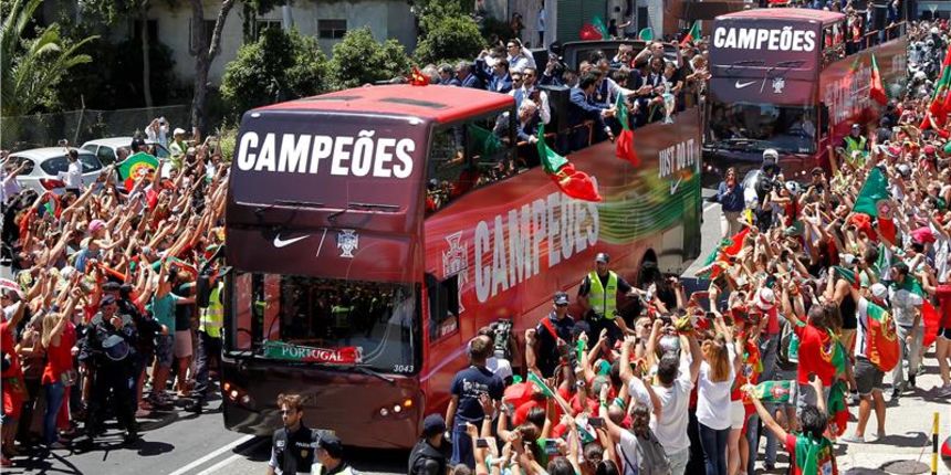 Doček reprezentaciji Portugala, foto: Hina