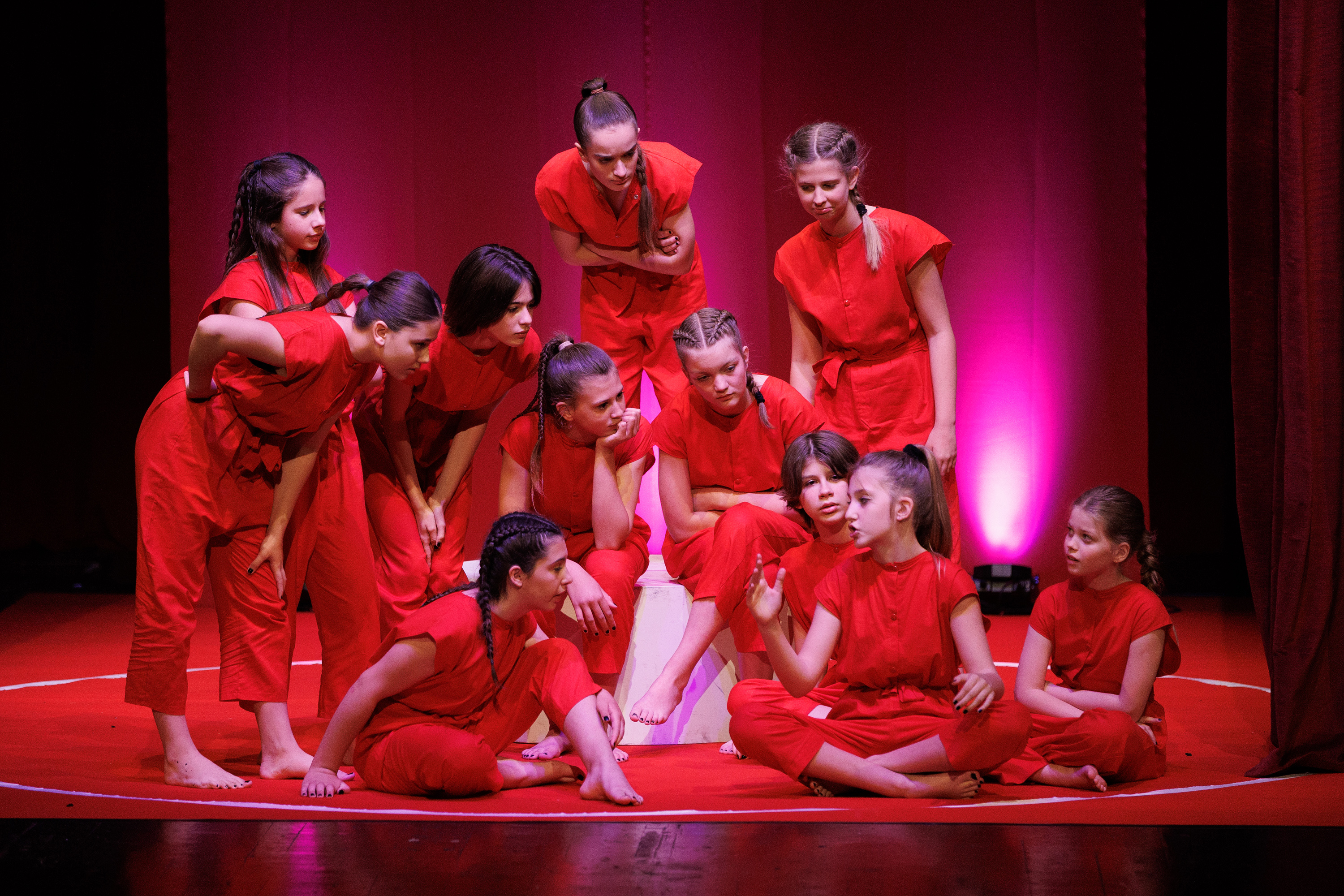 Igrajmo se: Zabranjeno mlađima od 15 strana A