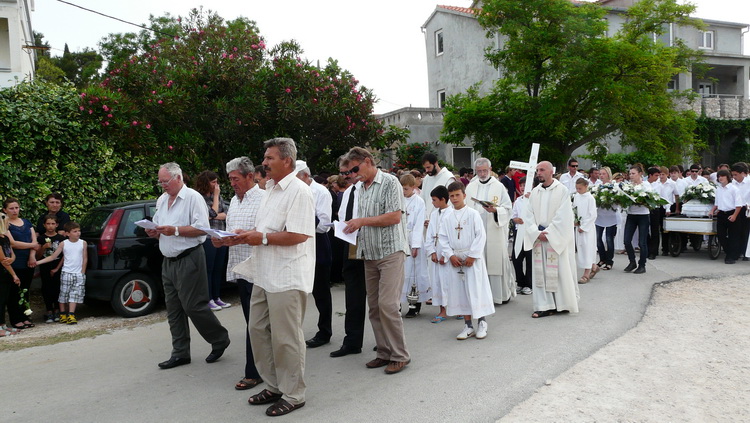Tkon: Posljednji ispraćaj malenog anđela, Roka Ugrinića 7. lipnja 2011.