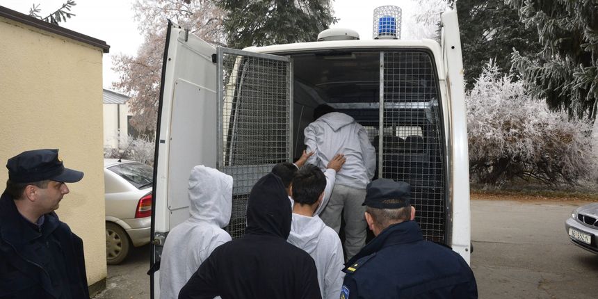 POLICIJA MIGRANTI POLICIJA MIGRANTI