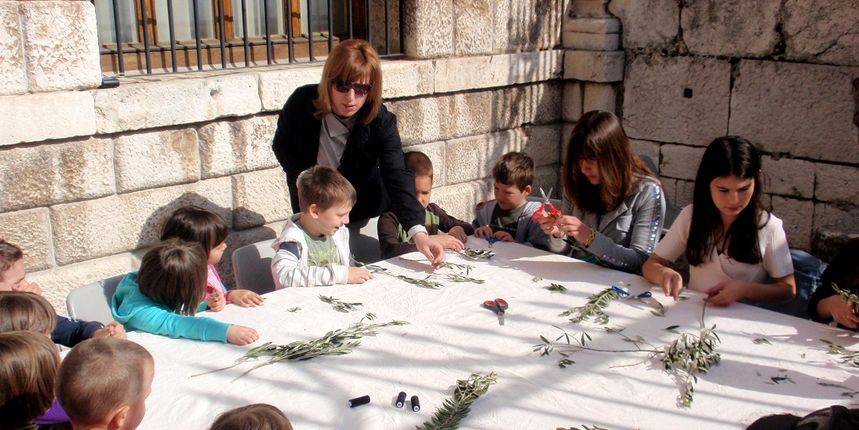 Radionica pletenja maslinovih grančica, foto: Karla Šorić Radionica pletenja maslinovih grančica, foto: Karla Šorić