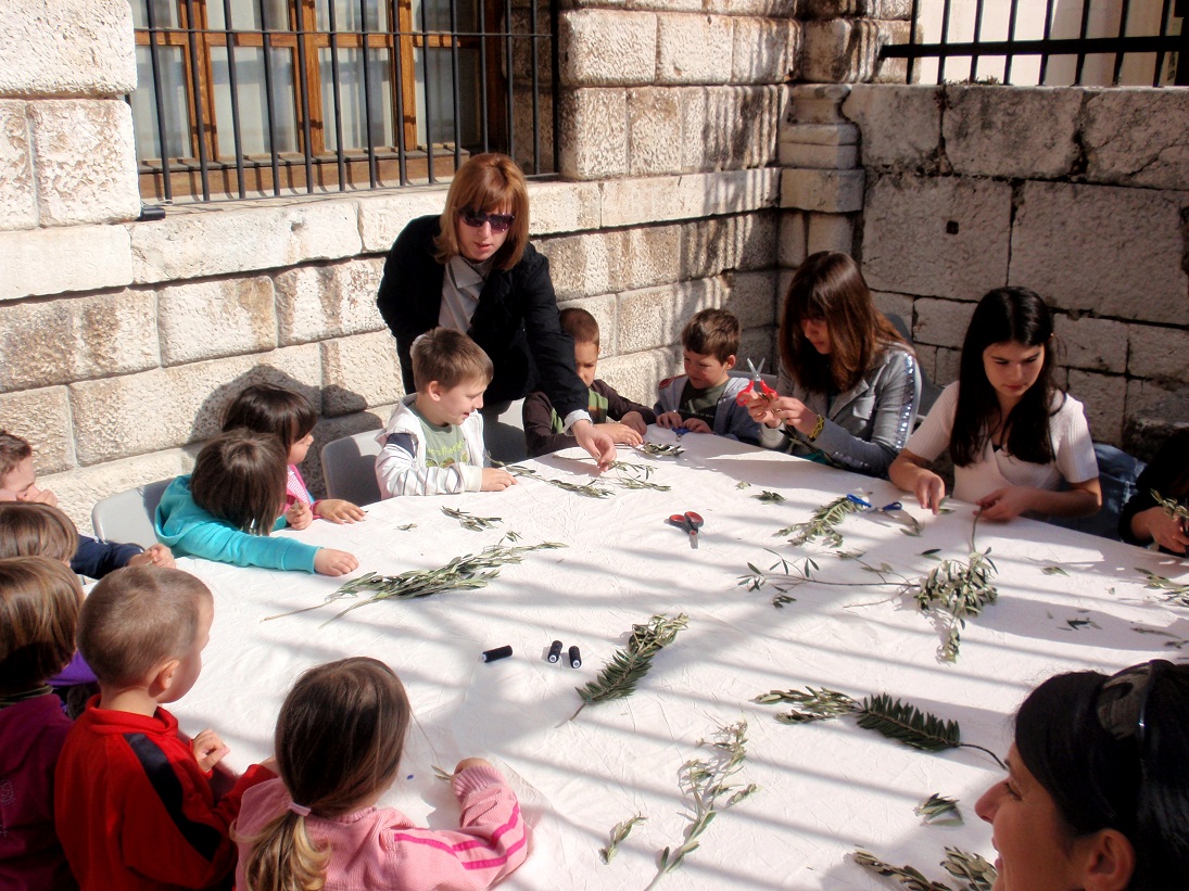 Radionica pletenja maslinovih grančica, foto: Karla Šorić Radionica pletenja maslinovih grančica, foto: Karla Šorić
