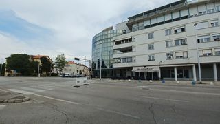 Raskrižje ulica dr. Franje Tuđmana i Josipa bana Jelačića Raskrižje ulica dr. Franje Tuđmana i Josipa bana Jelačića