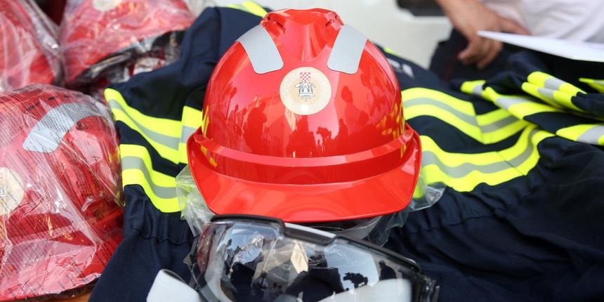 Slovenski vatrogasci darovali opremu kolegama iz Pirovca