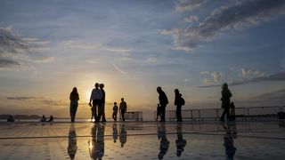 Zadar: Turisti uživaju u zalasku sunca