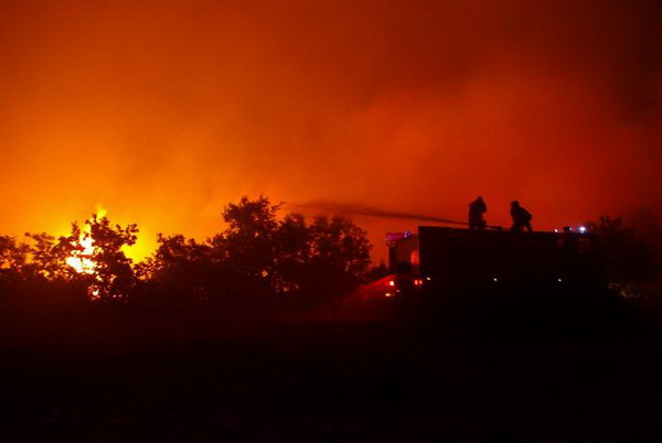 Vatrogasci gase pozar u Policima, Foto: Zdenko Knezevic