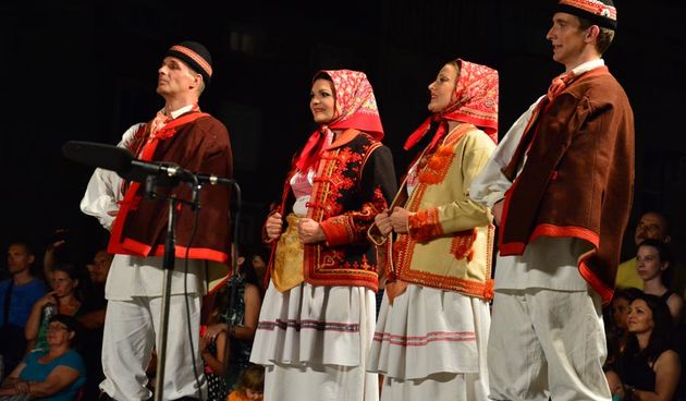 Nastup ansambla Lado ispred crkve sv. Marije ; foto Iva Perinčić