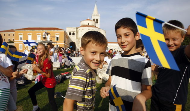 Zadar, 260911.
Delegacija EU u Hrvatskoj, 14 veleposlanstava i kulturnih insituta zemalja clanica EU u RH i Ministarstvo vanjskih poslova organiziraju sredisnju proslavu Europskog dana jezika – standovi kod crkve Sv. Donata sa promotivnim materijalima, na