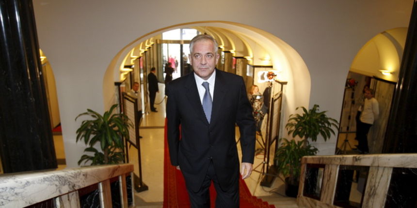 Zagreb, 221010.
Sabor, Markov trg.
Redovita sjednica Sabora.
Novi zastupnik Ivo Sanader dolazi u sabor.
Foto: Goran Mehkek / CROPIX Zagreb, 221010.
Sabor, Markov trg.
Redovita sjednica Sabora.
Novi zastupnik Ivo Sanader dolazi u sabor.
Foto: Goran Mehkek / CROPIX