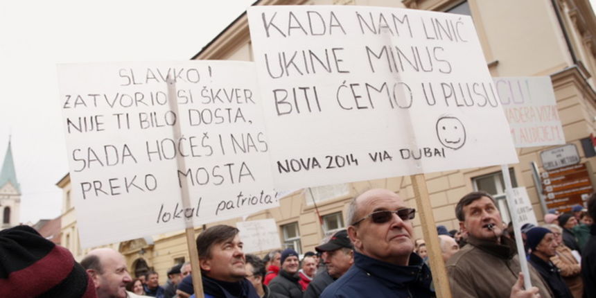 Zagreb, 270213.
Radnici Diokija i Dina Petrokemije danasnjim prosvjedom traze od Vlade ispunjavanje obecanja o isplati sedam zaostalih placa i otpremnina. 
Prosvjednici su se okupili na Trgu bana Jelacica, nakon cega su krenuli prema Markovom trgu.
Na fot