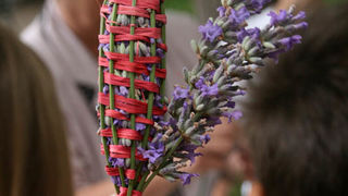 Danas je održana kreativna radionica za velike i male u organizaciji Dječjeg odjela Gradske knjižnice Zadar: izrada stručaka i jastučića od lavande od 10-12 h. Radionicu je vodila gospođa Jadranka Plantak. Foto by Lucija Juravic Danas je održana kreativna radionica za velike i male u organizaciji Dječjeg odjela Gradske knjižnice Zadar: izrada stručaka i jastučića od lavande od 10-12 h. Radionicu je vodila gospođa Jadranka Plantak. Foto by Lucija Juravic