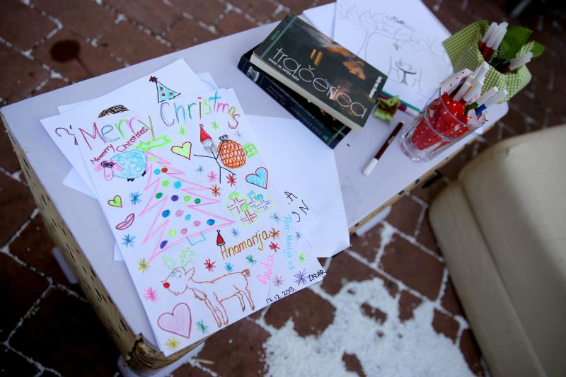 Blagdanski uređena otvorena terasa kafića Kult, Photo: Filip Brala/PIXSELL