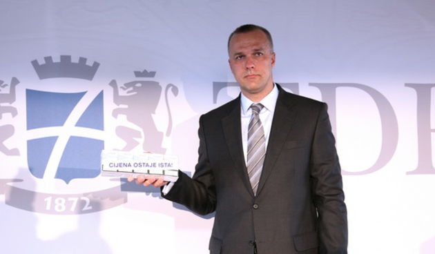 Zagreb, 260810.
Celnici Tvornice duhana Rovinj (TDR) na konferenciji za novinare predstavili su odluke kompanije nakon sto je Vlada povecala trosarine na cigarete. 
Na slici: Davor Tomaskovic.
Foto: Biljana Gaurina / CROPIX